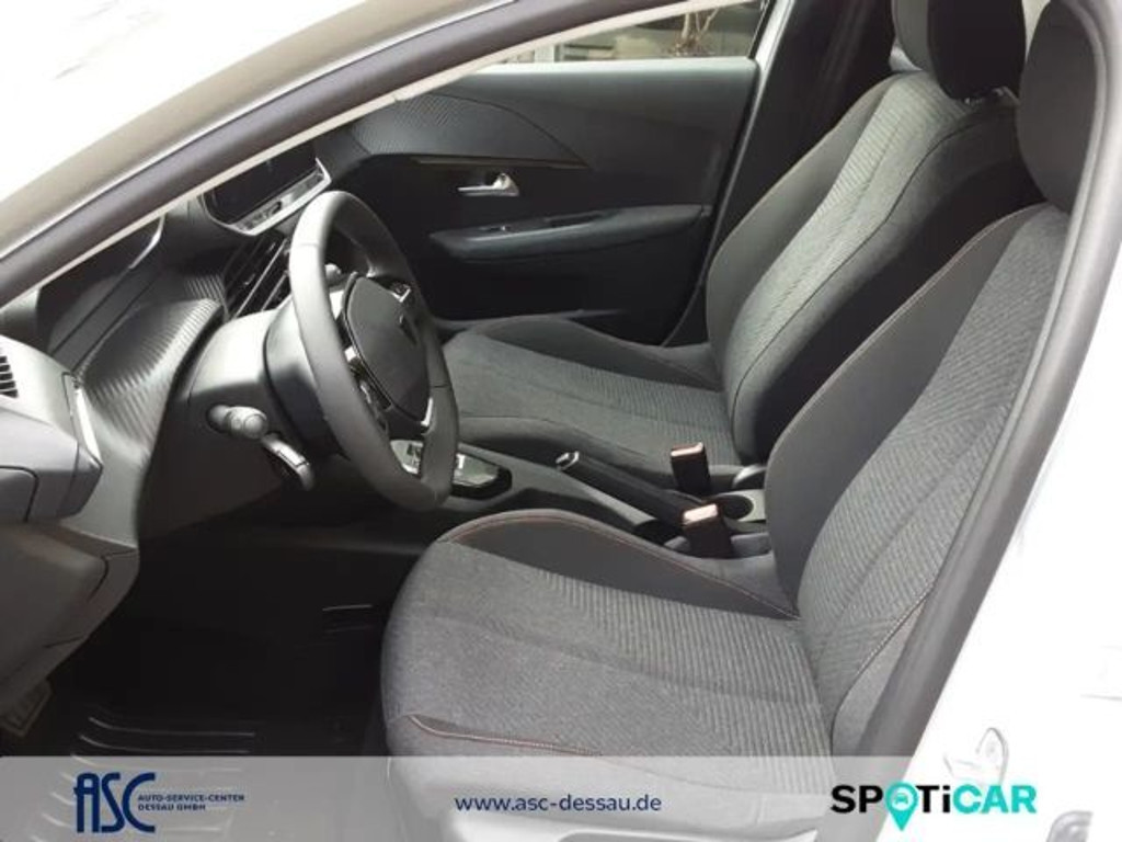 Peugeot e-208