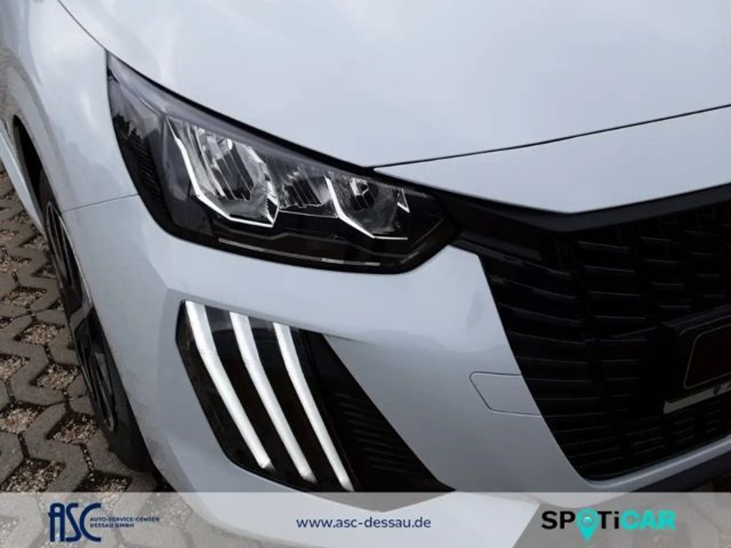 Peugeot e-208