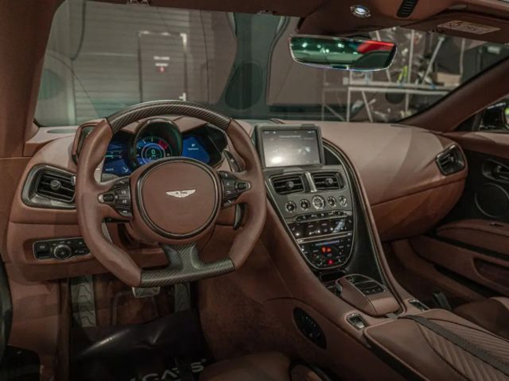 Aston Martin DBS