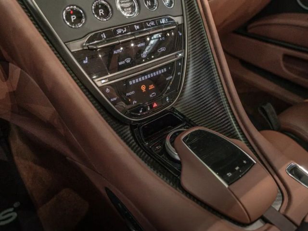 Aston Martin DBS