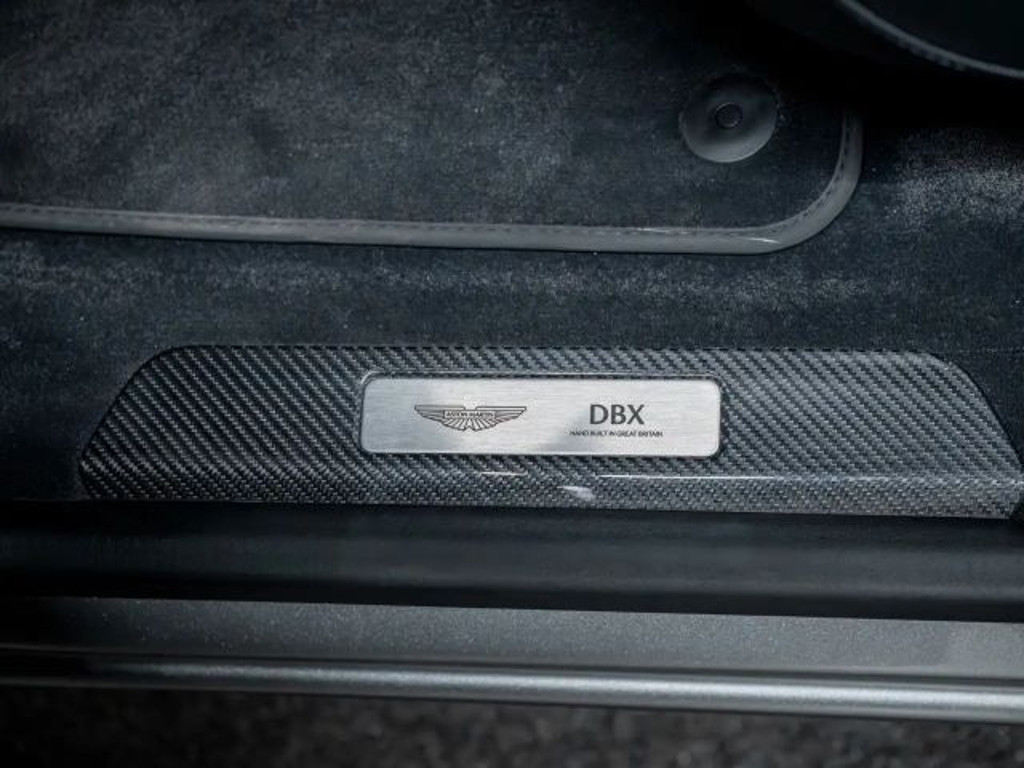 Aston Martin DBX