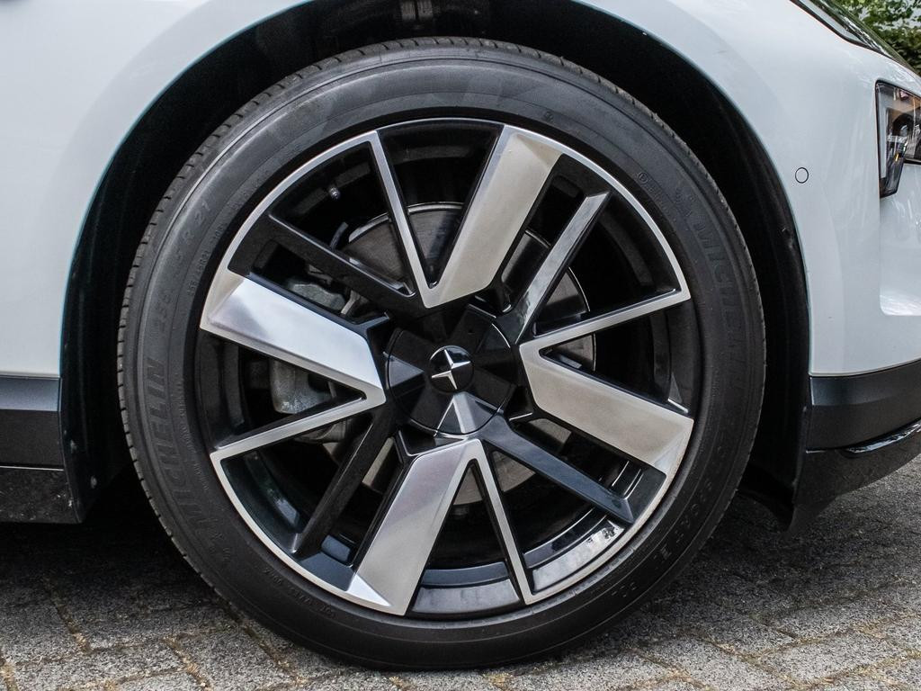 Polestar 4