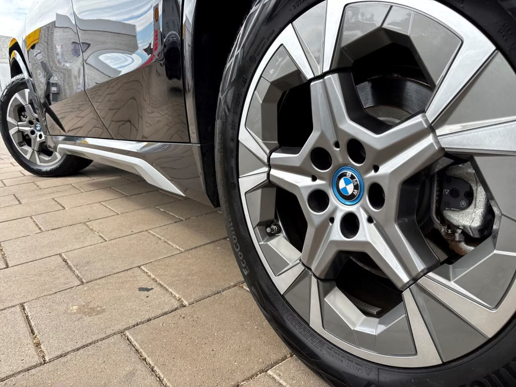 BMW iX1