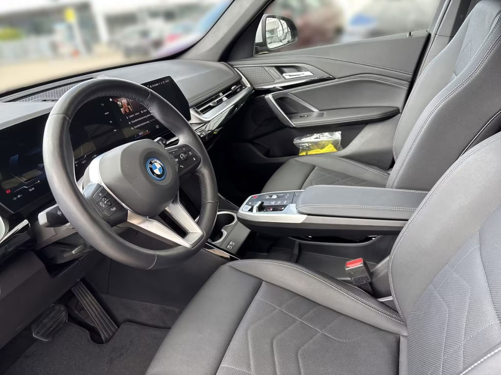 BMW iX1