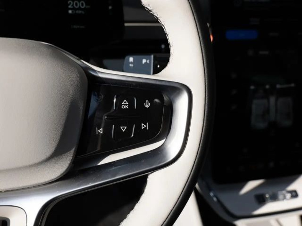 Volvo ES90