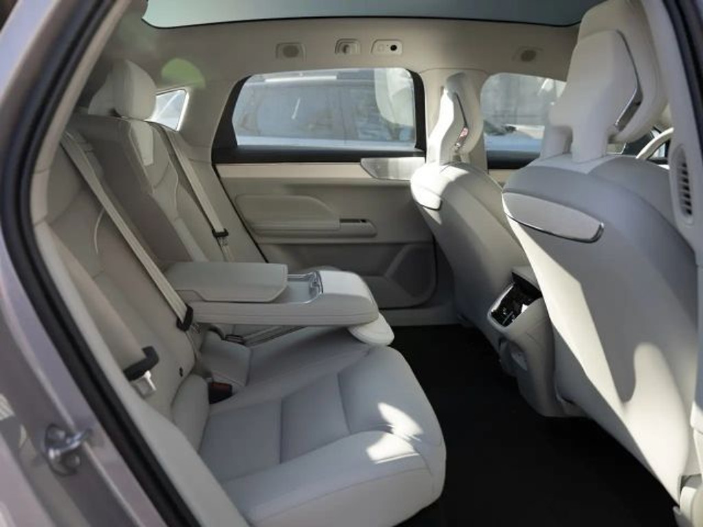 Volvo ES90