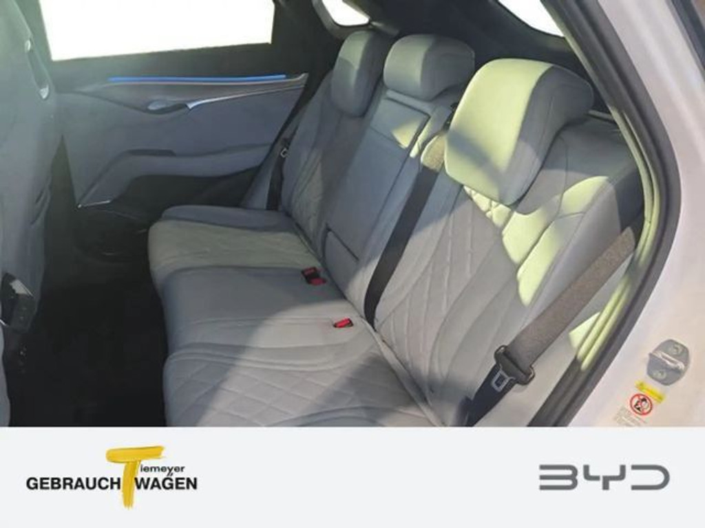 BYD Sealion 7