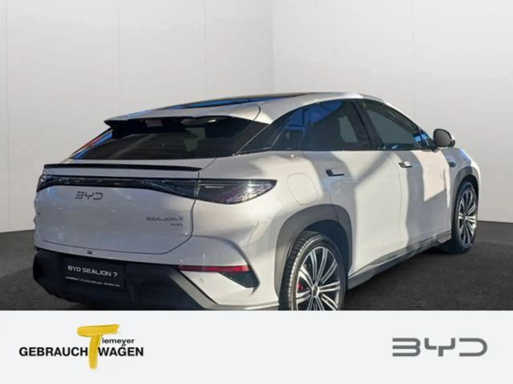 BYD Sealion 7