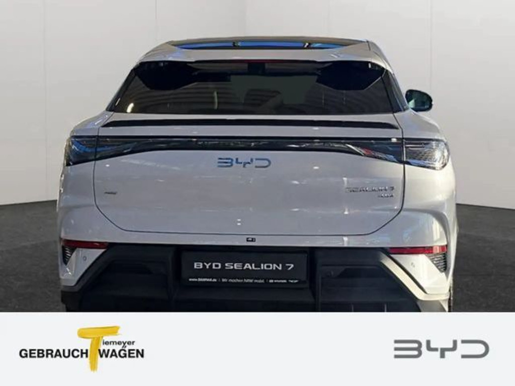 BYD Sealion 7