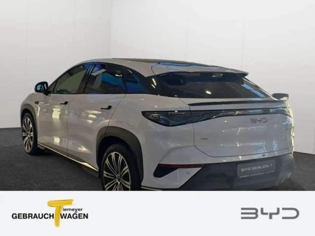 BYD Sealion 7