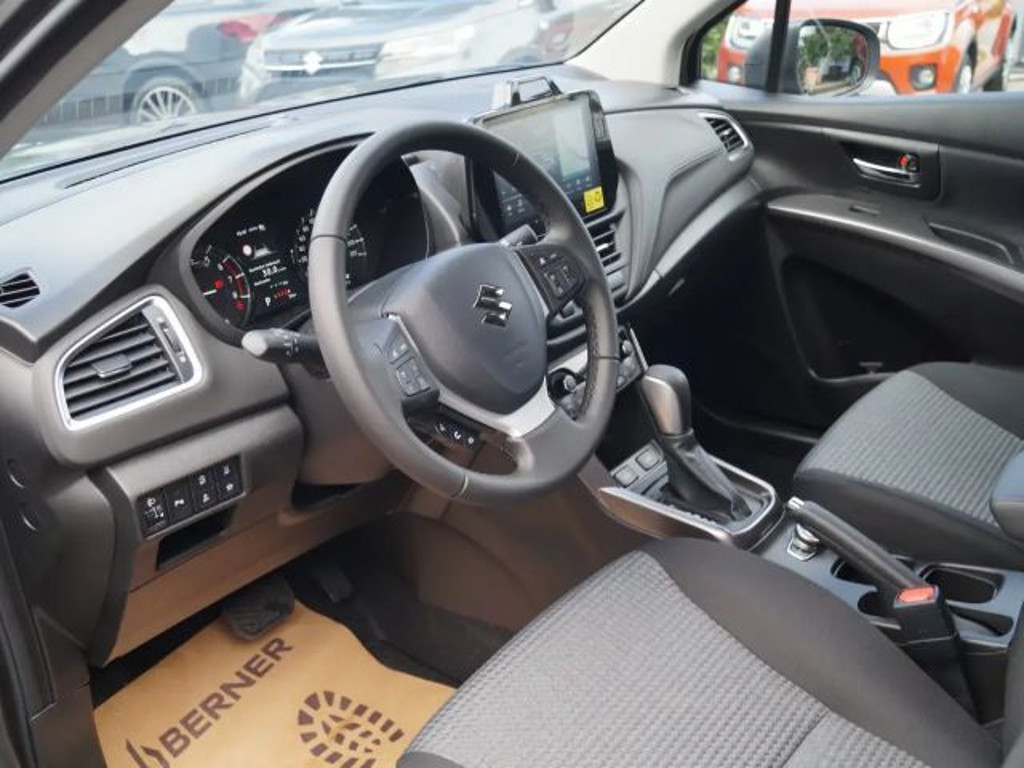 Suzuki S-Cross