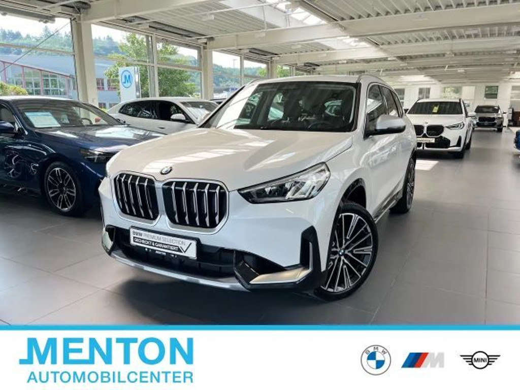 BMW X1 xDrive23i  xLine DAB Pano.Dach Parkassistent