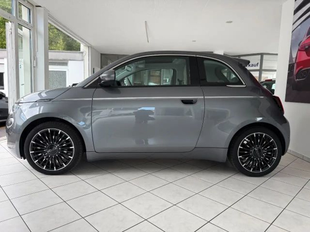 Fiat 500e La Prima