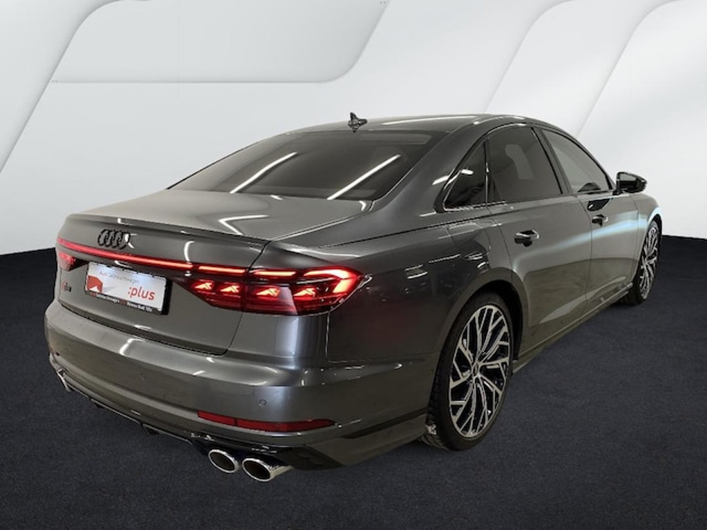 Audi S8