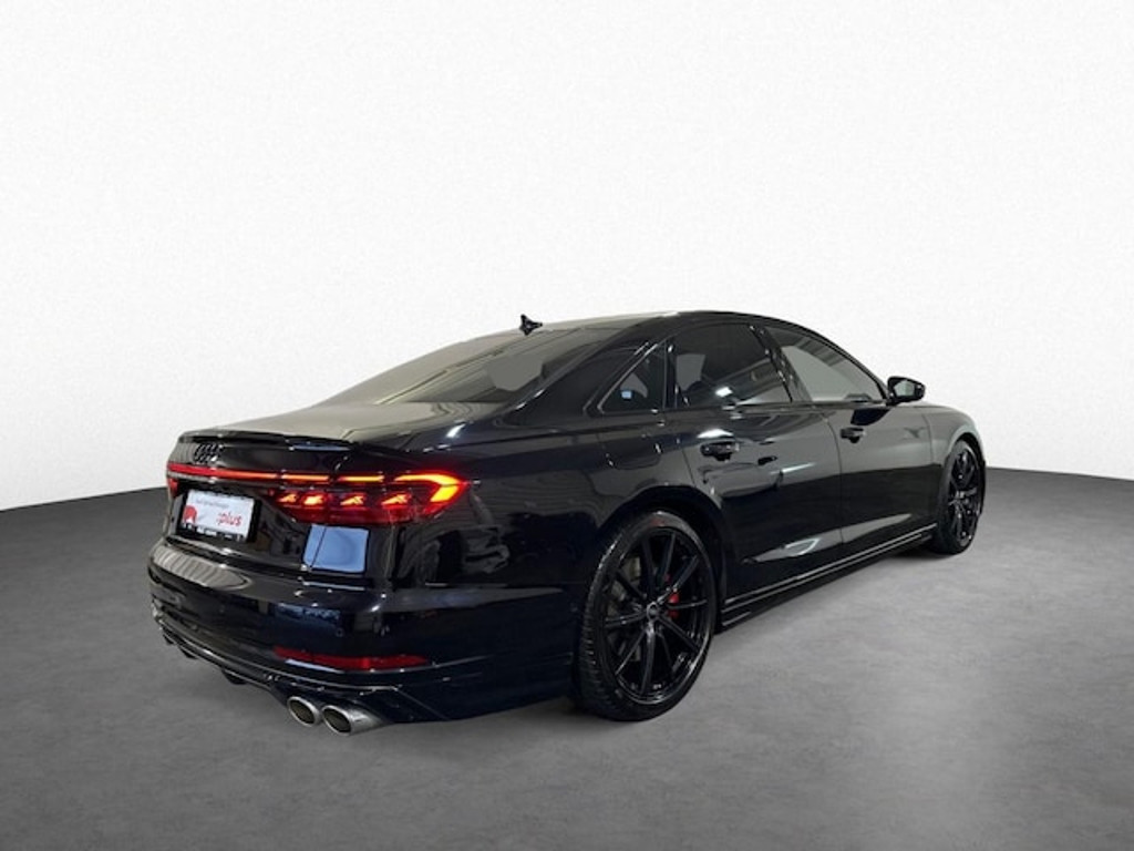 Audi S8