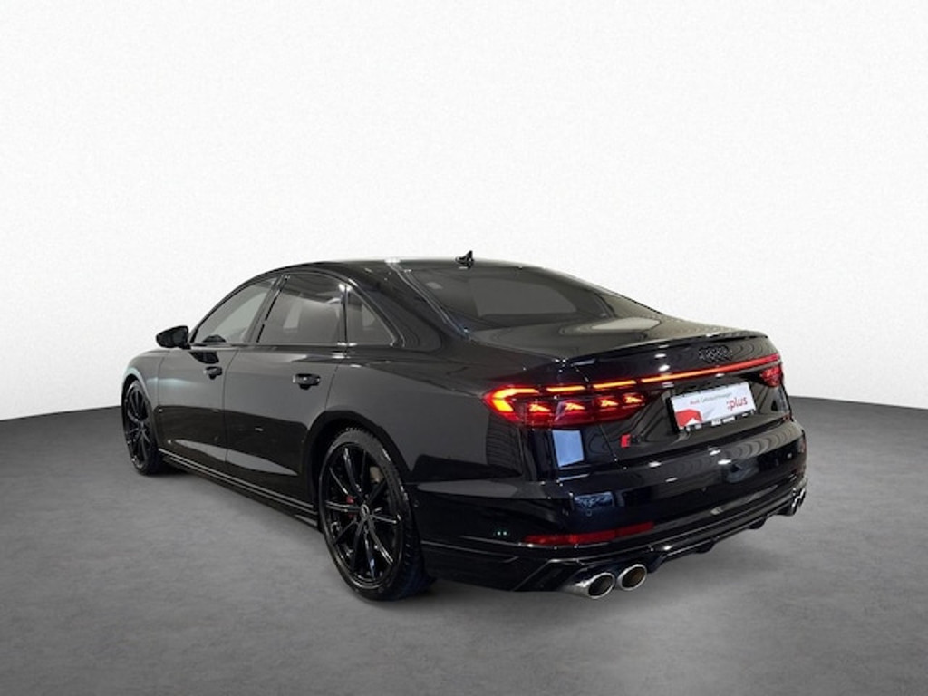 Audi S8