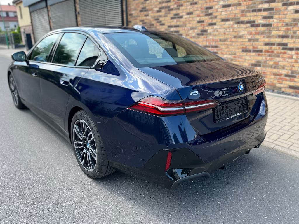 BMW i5