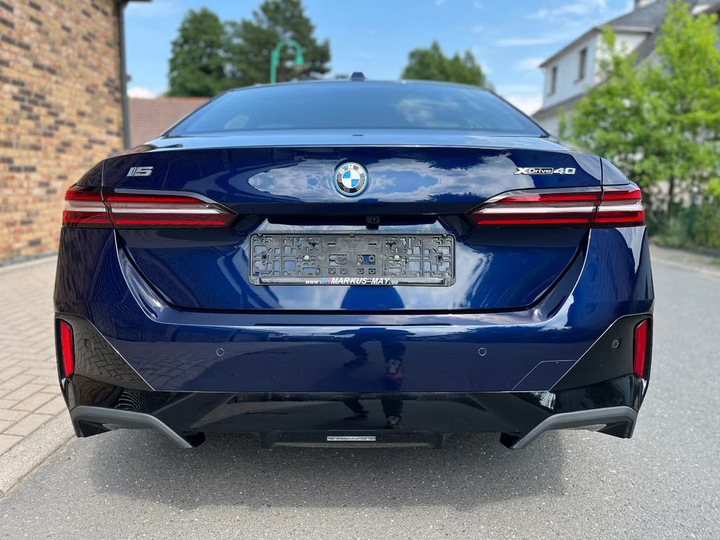 BMW i5