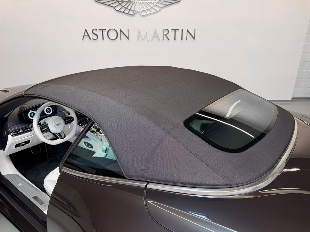 Aston Martin DB12