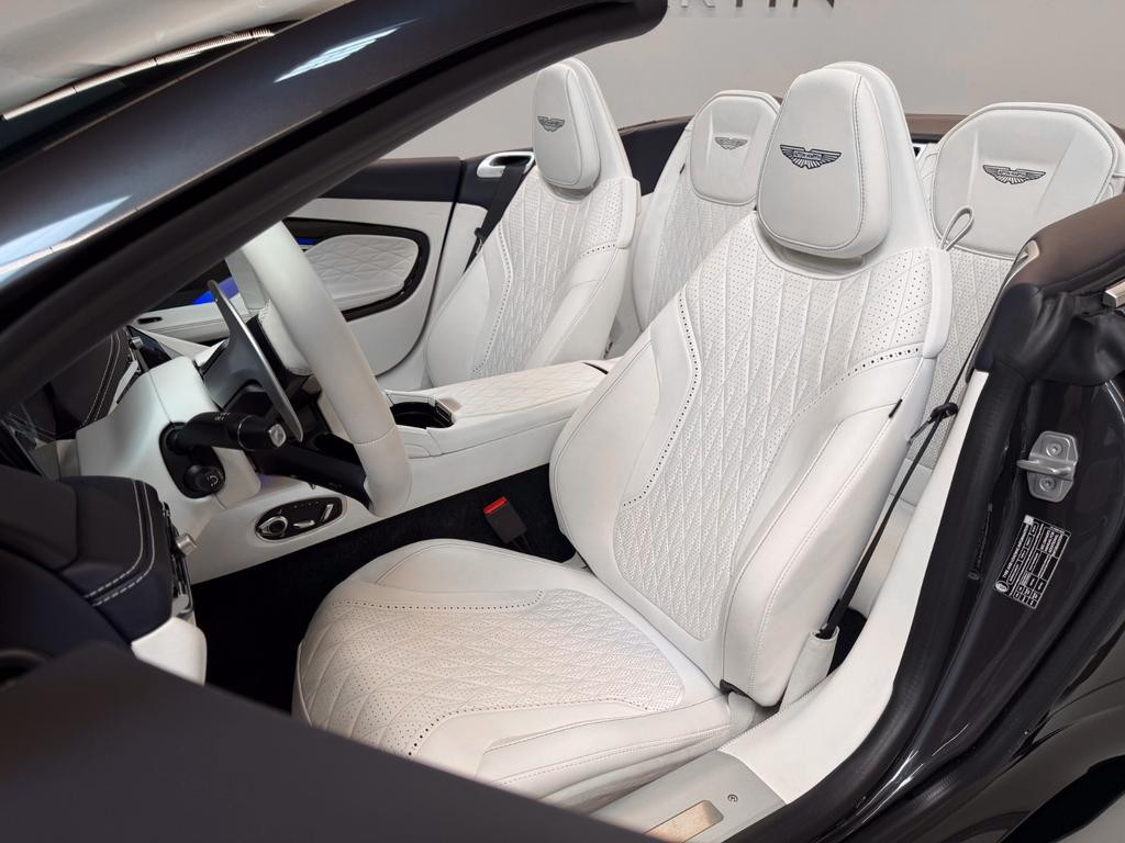 Aston Martin DB12