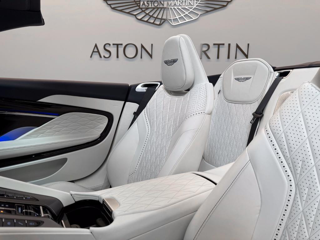Aston Martin DB12