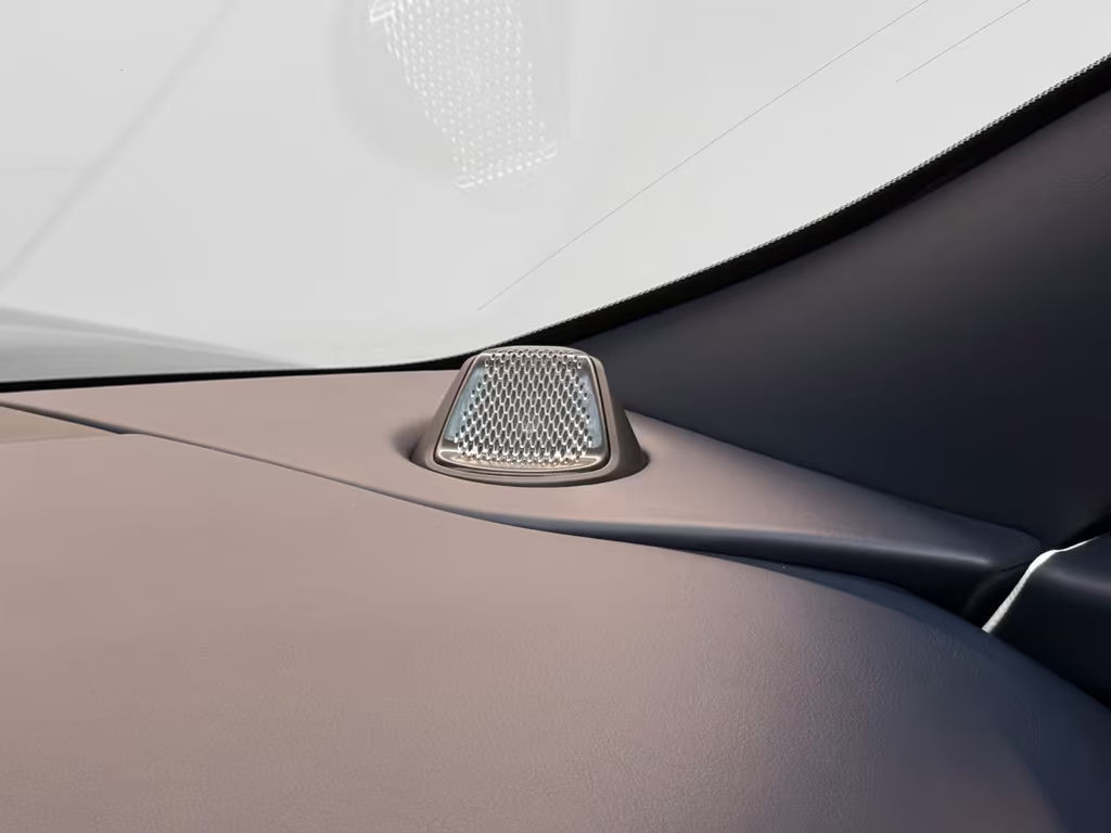 Aston Martin DB12