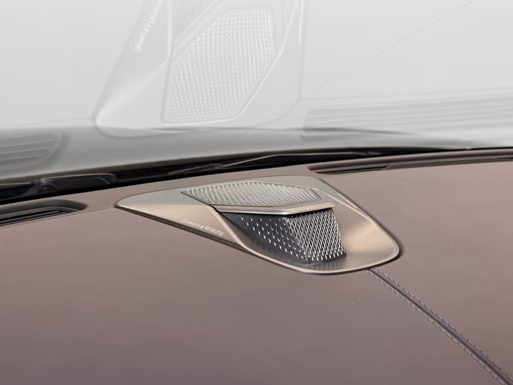 Aston Martin DB12