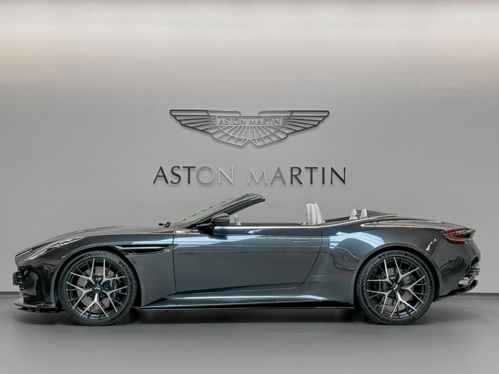 Aston Martin DB12