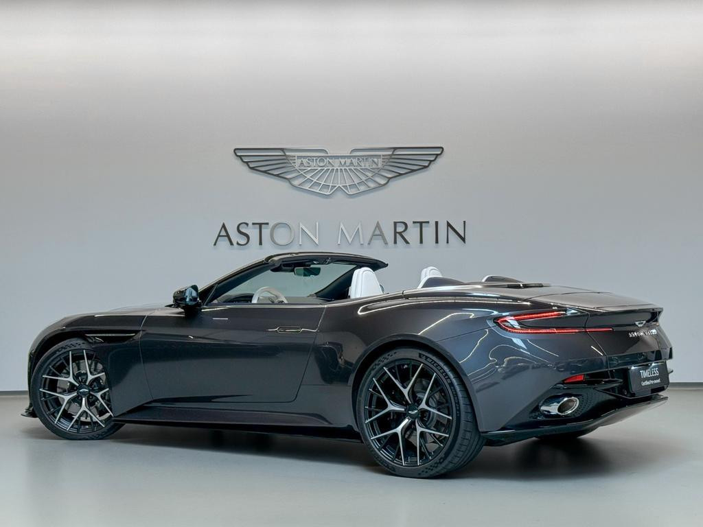 Aston Martin DB12