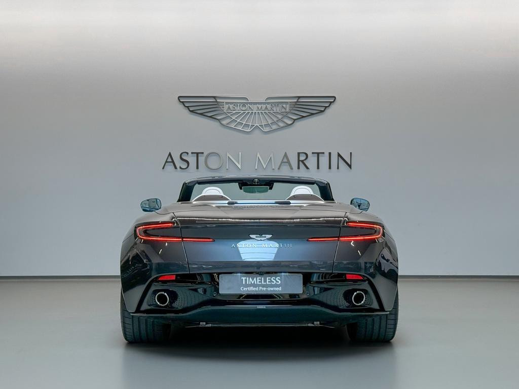 Aston Martin DB12