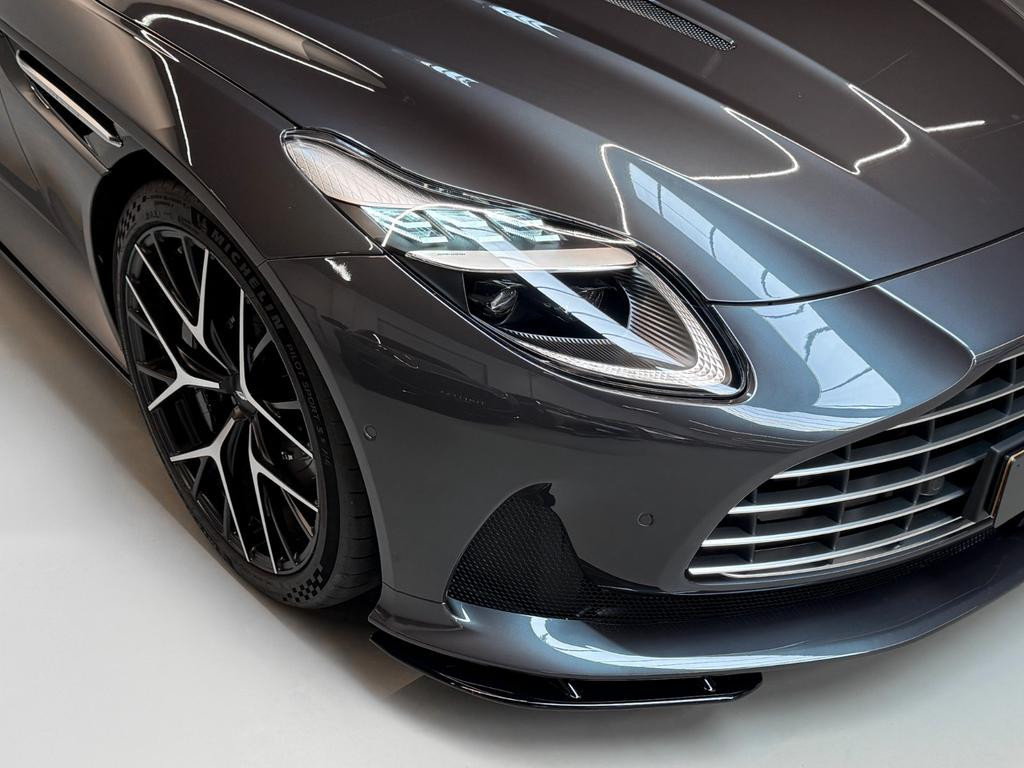 Aston Martin DB12