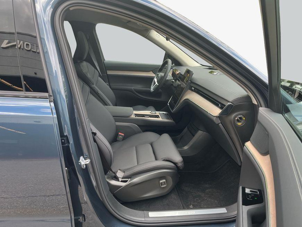 Volvo EX90