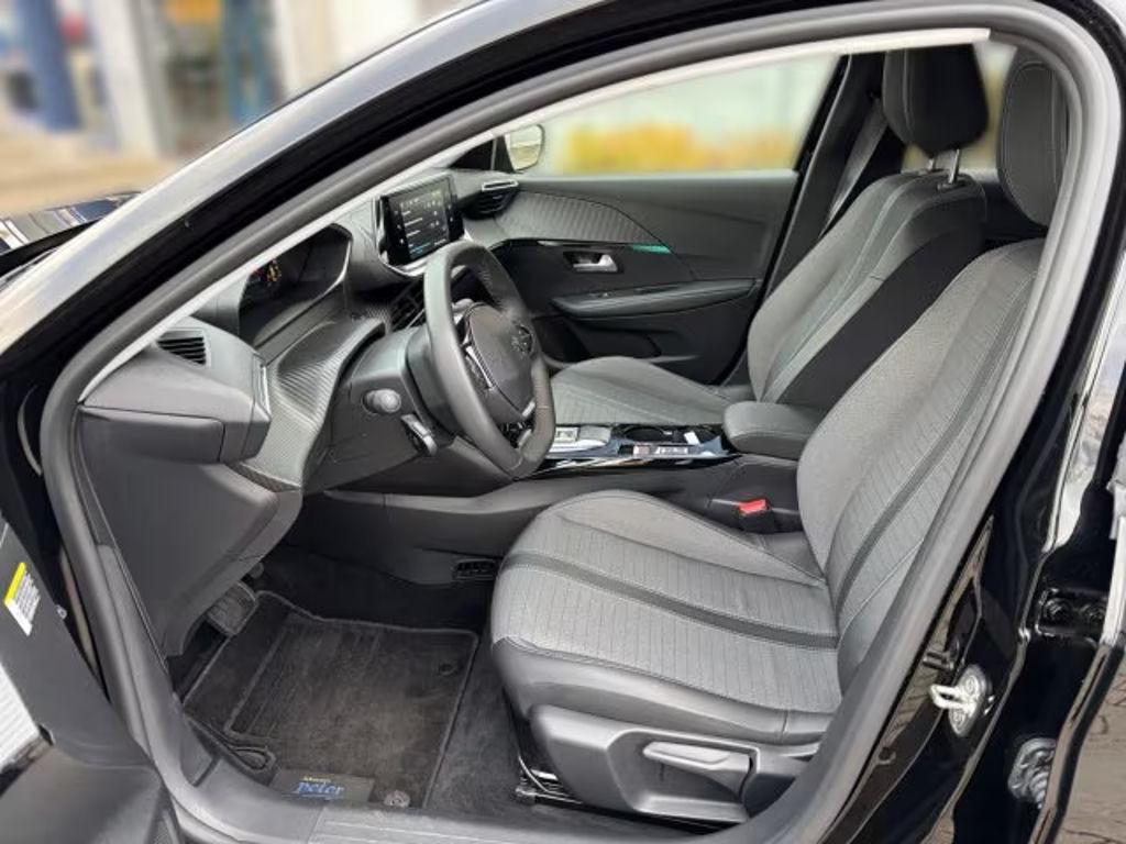 Peugeot e-208