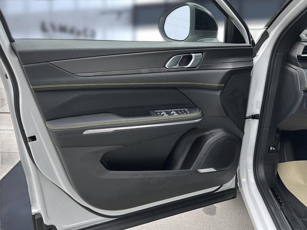 Lynk&Co 01