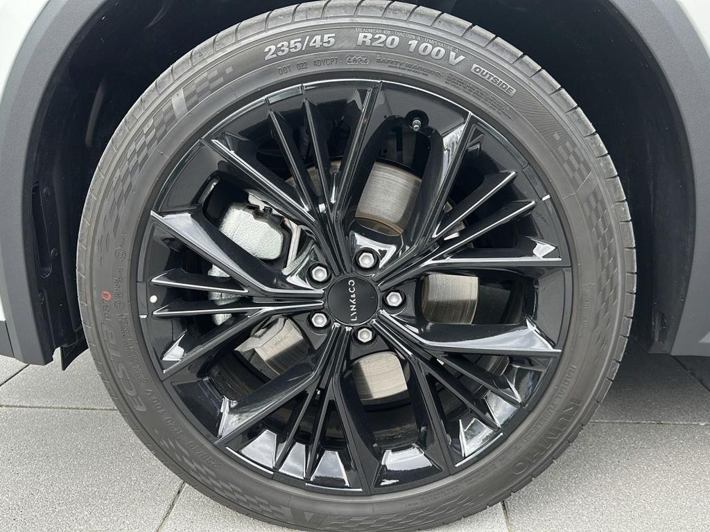 Lynk&Co 01