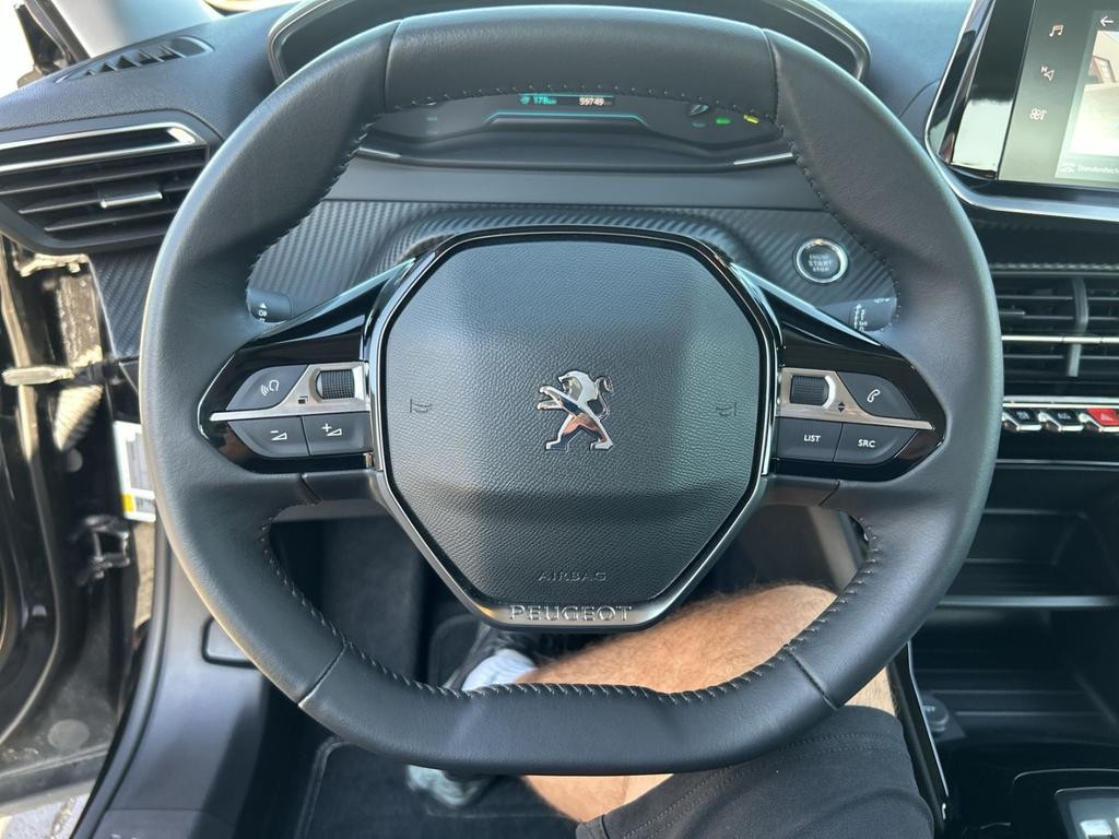 Peugeot e-2008