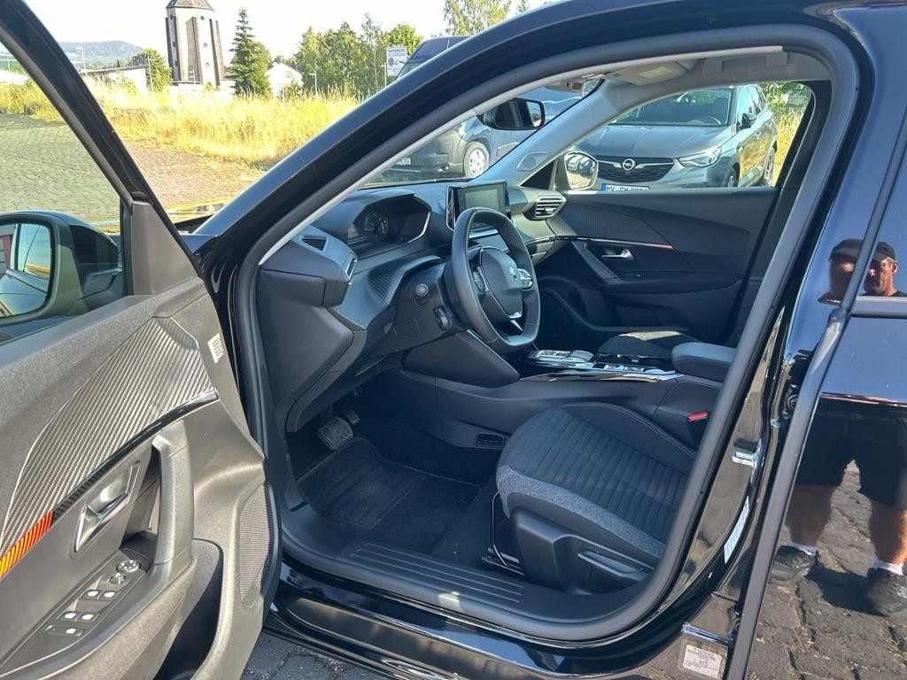 Peugeot e-2008