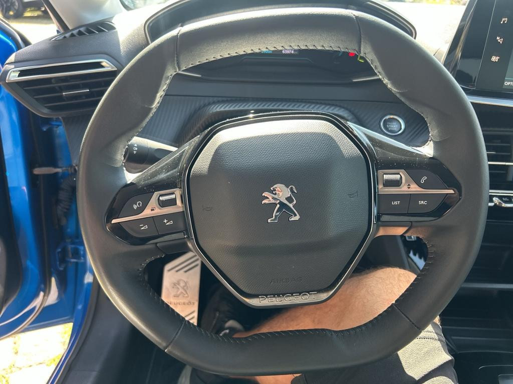 Peugeot e-208