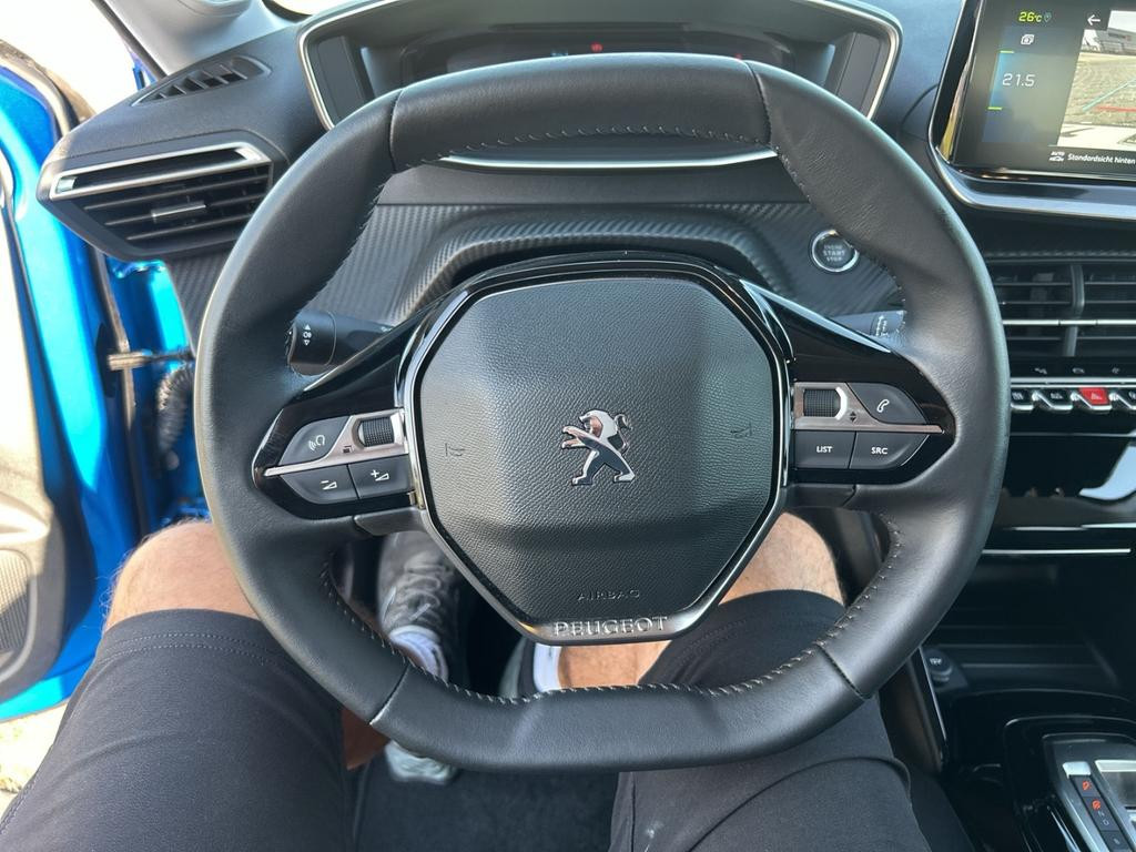 Peugeot e-208