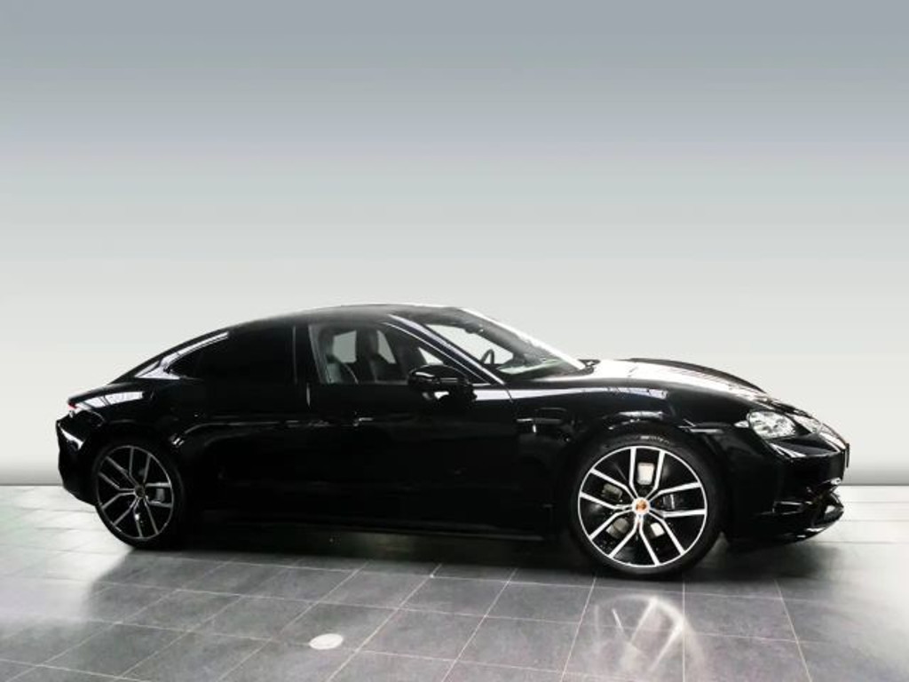 Porsche Taycan Black Edition 4