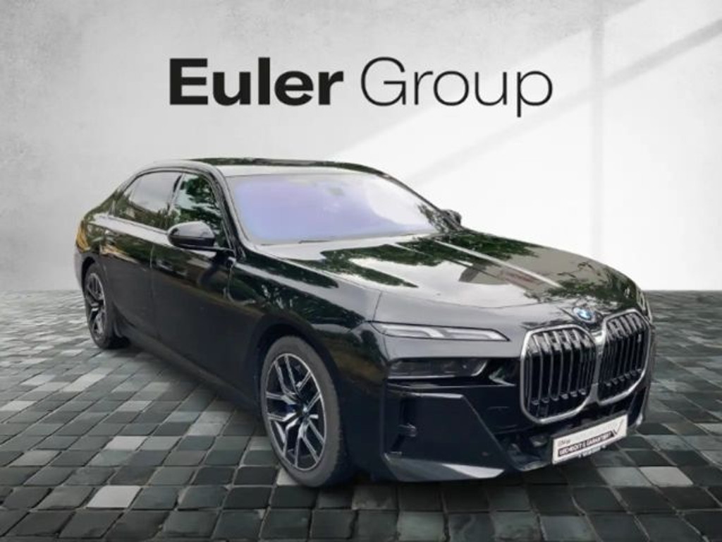 BMW i7
