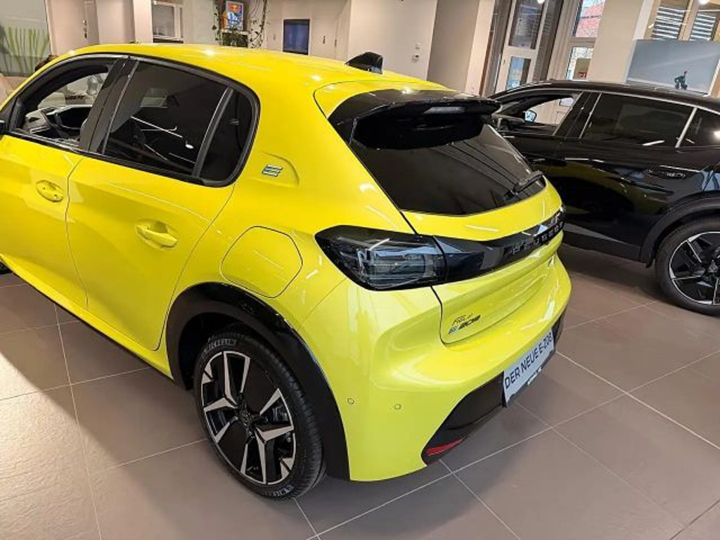 Peugeot e-208