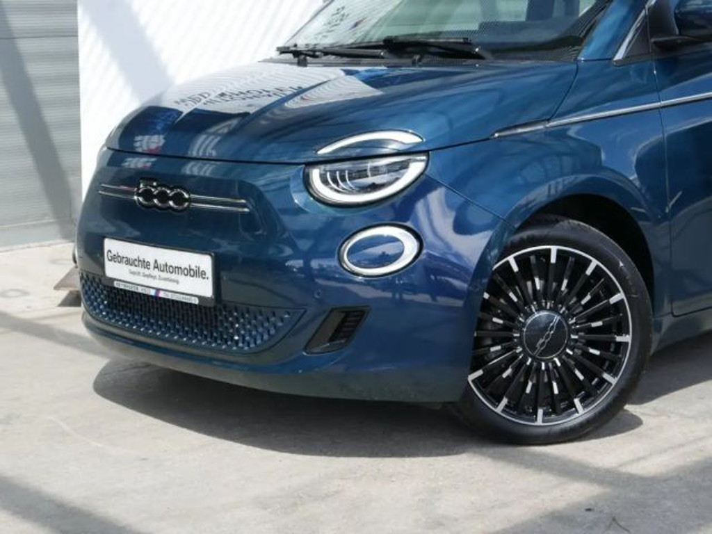 Fiat 500e La Prima