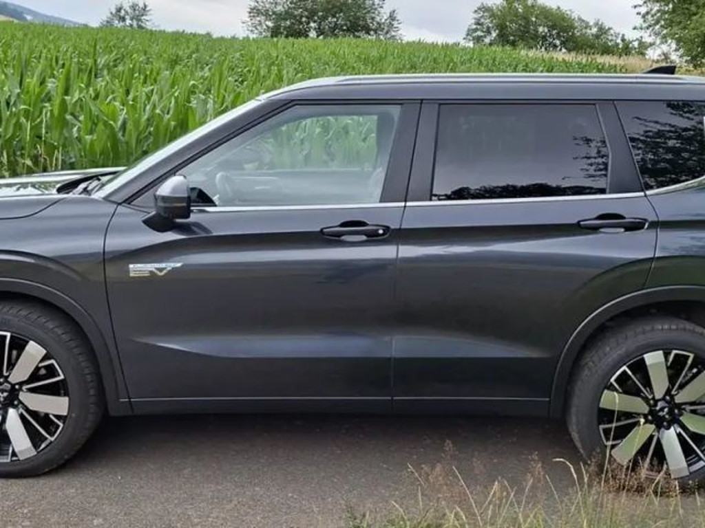 Mitsubishi Outlander PHEV 4WD