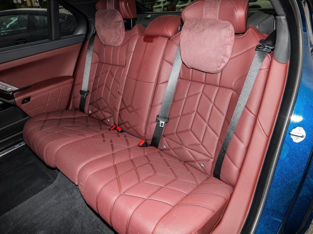 BMW M760