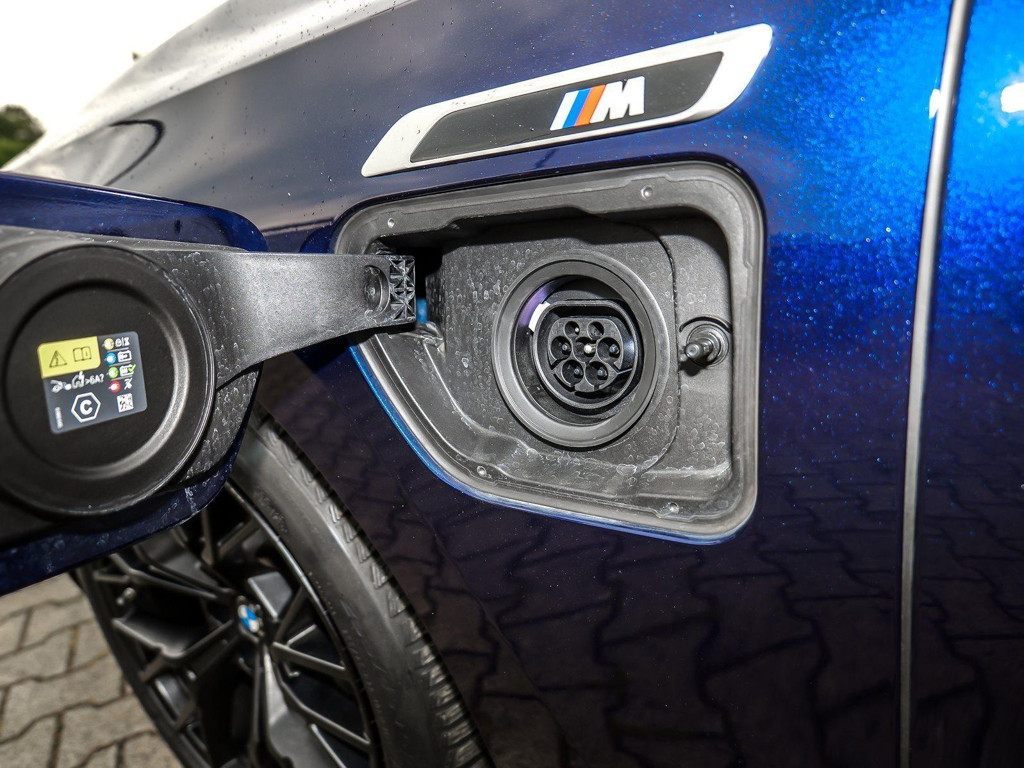 BMW M760