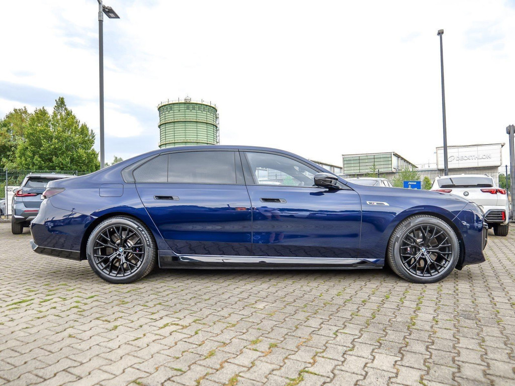 BMW M760