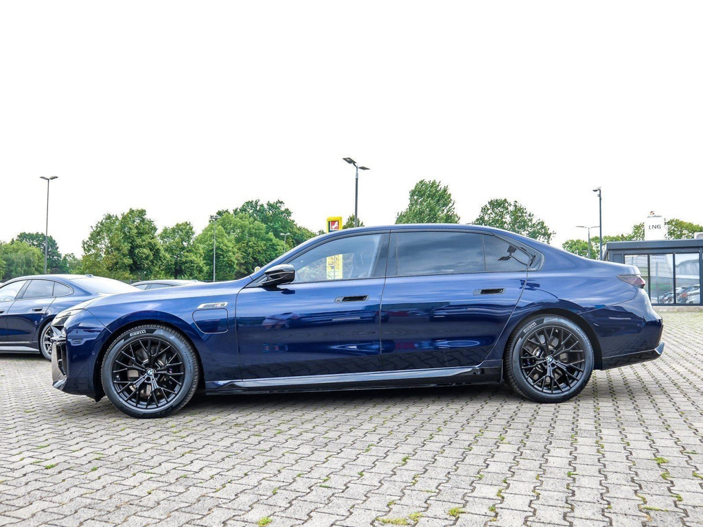 BMW M760