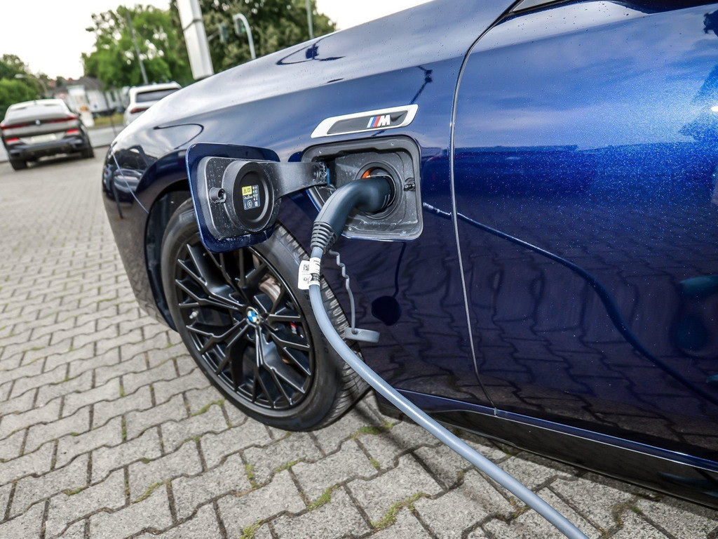 BMW M760