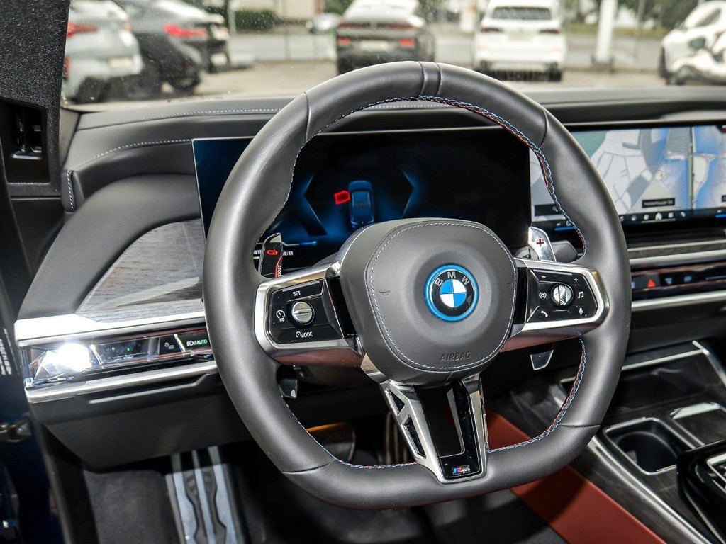 BMW M760